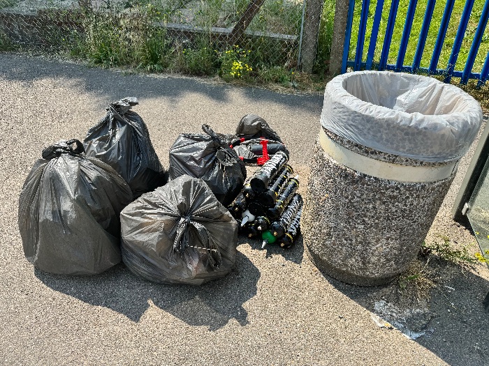 4 x sacks & 15 canisters Lancaster Road & Lincoln Road